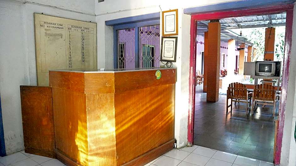 SPOT ON 1972 Aman Family Inn Syariah