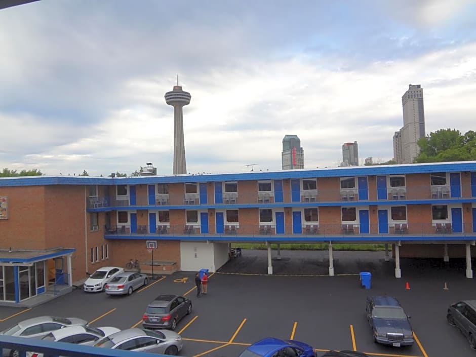Empress Inn and Suites by the Falls
