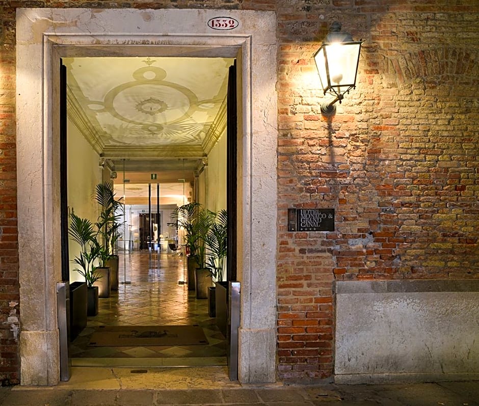 Hotel Monaco & Grand Canal