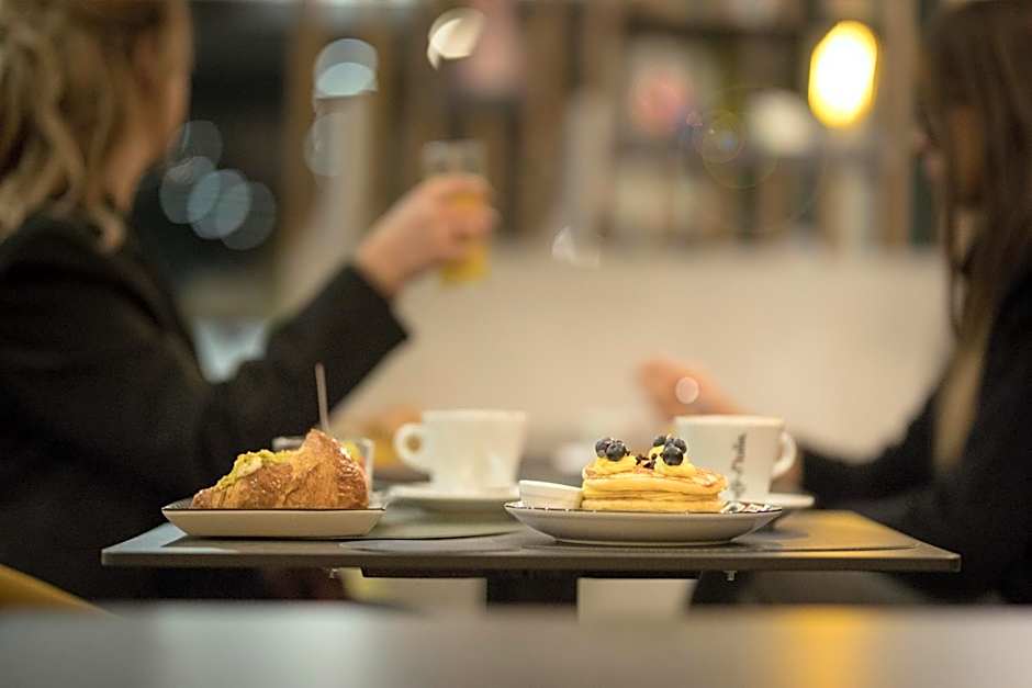 Moody smart & comfy Hotel