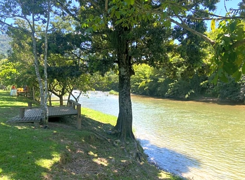 Serra Mar à beira rio , rafting, suites, lofts, e Casas