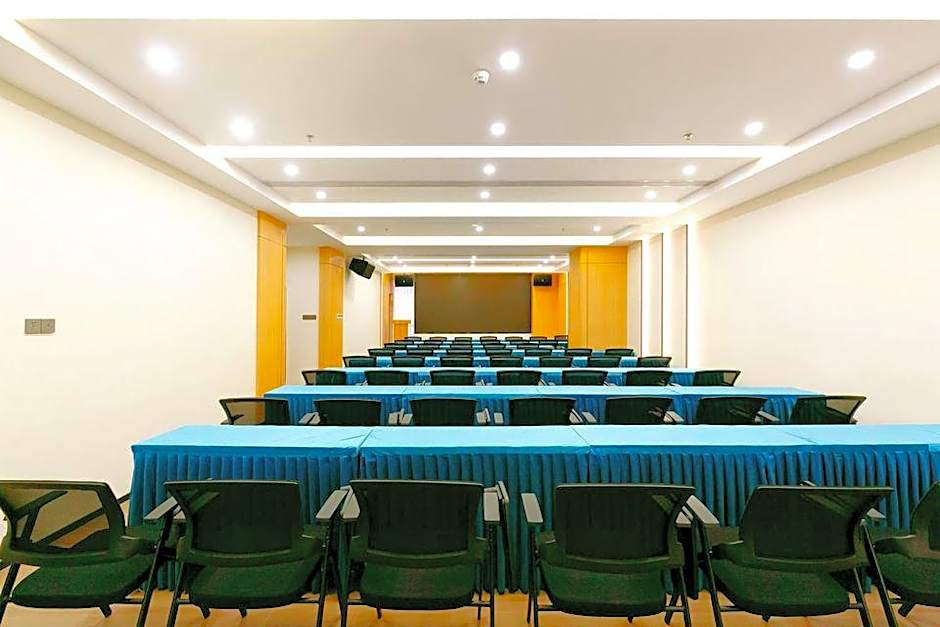 Atour Hotel Maoming High-speed Railway Station People Square