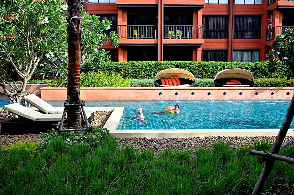 Bluroc Huahin Pool View