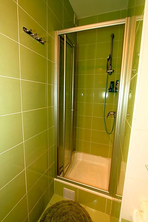 Nirvana Rooms & Apartments