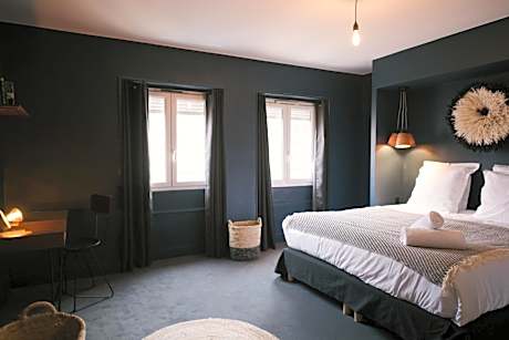 Large Double Room with Private Bathroom