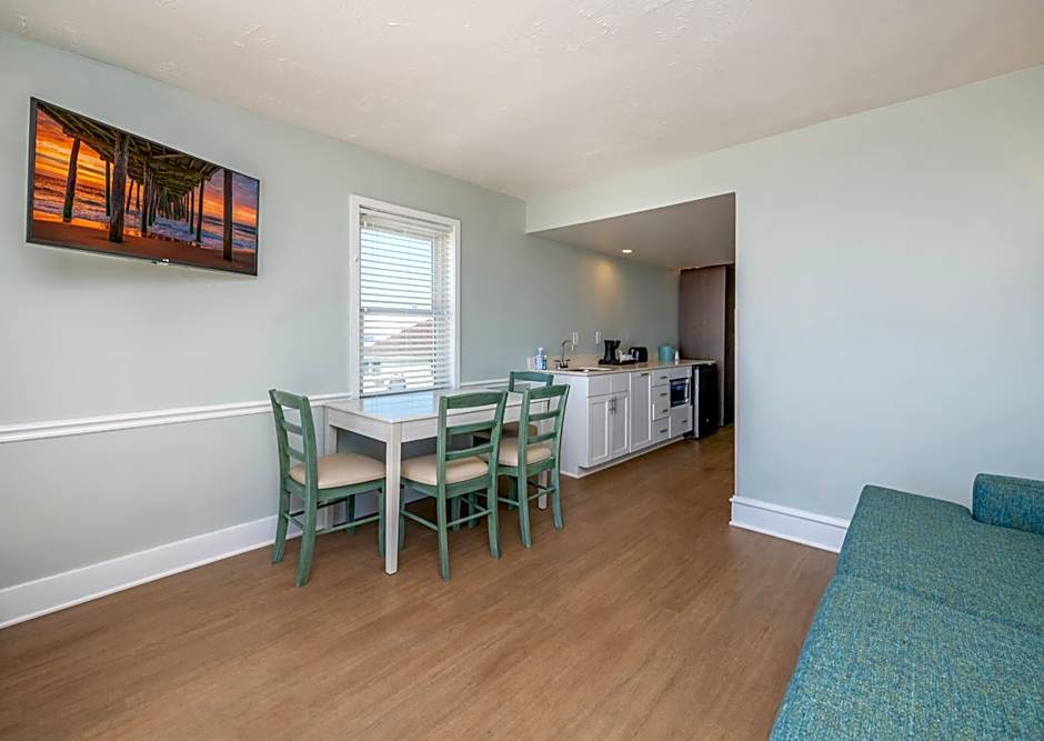 Commander Hotel & Suites