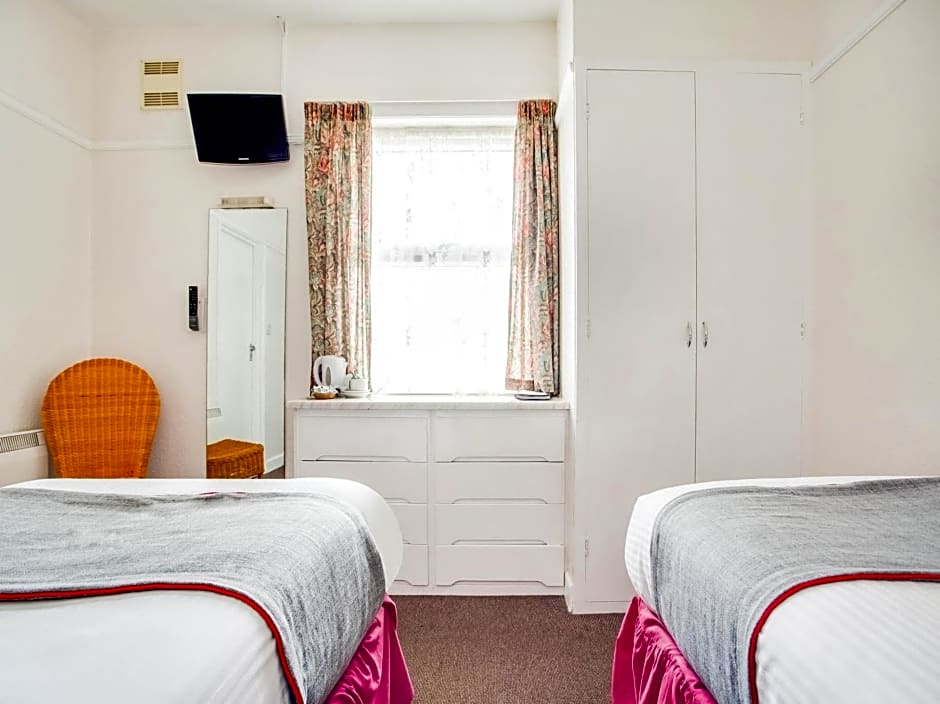 OYO Godolphin Arms Hotel