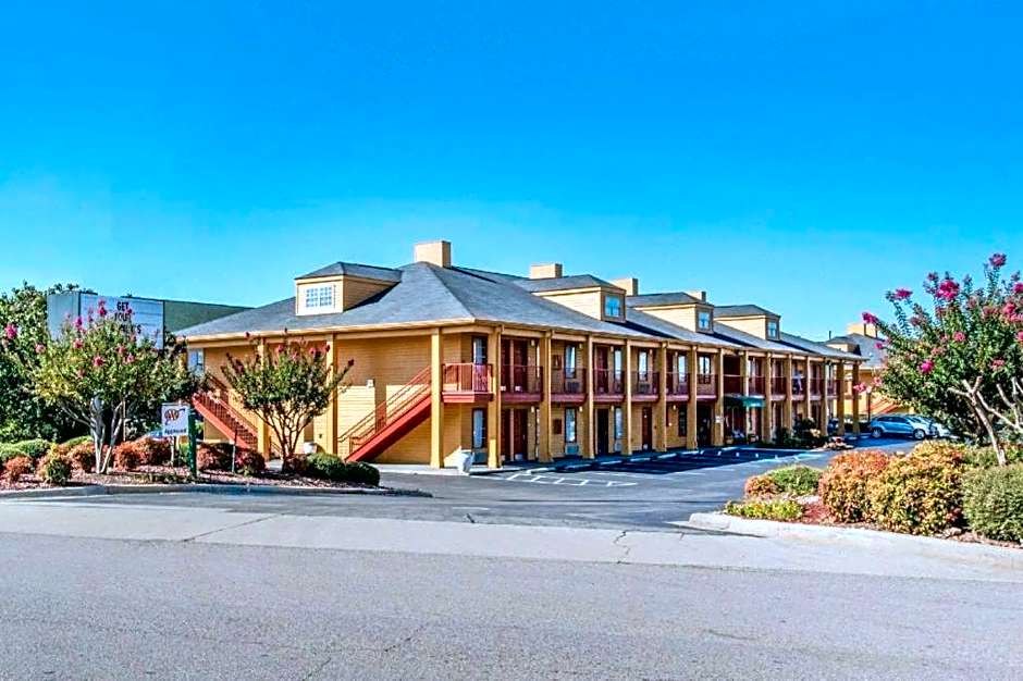 Quality Inn Bessemer I-20 exit 108