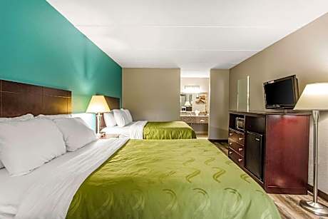 2 Queen Beds, Smoking