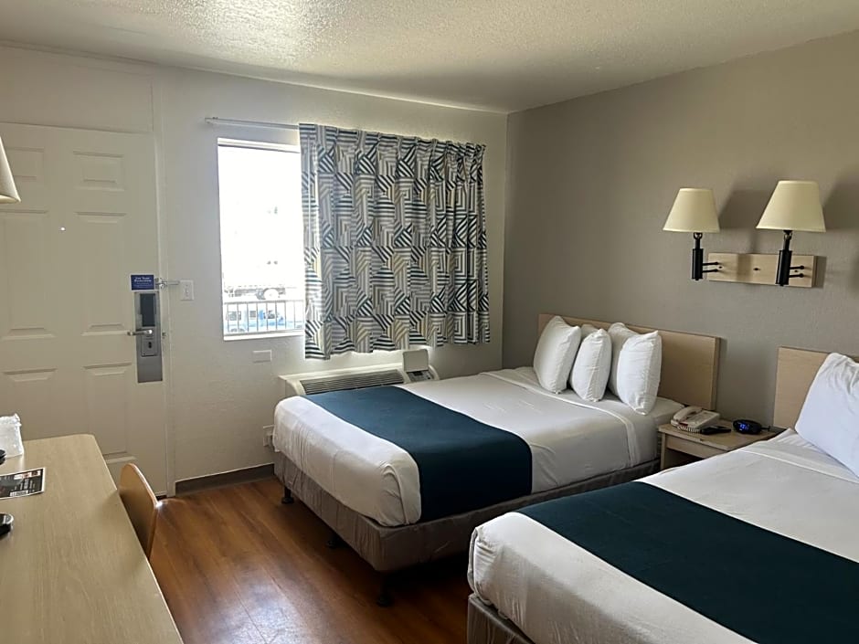 Motel 6-Stanton, CA