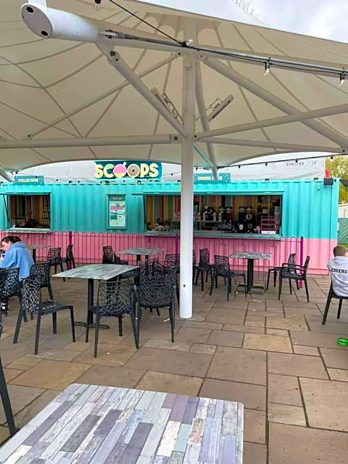 Making Memories Holiday Caravan