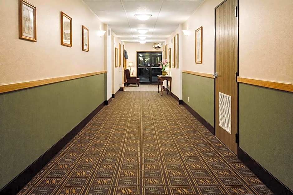 Fireside Inn And Suites