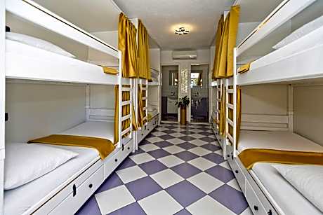 Bed in 8-Bed Mixed Dormitory Room