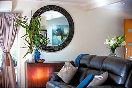 Lakeside Self-Contained Cabin - Pet Friendly