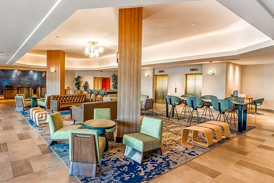 DoubleTree by Hilton Hotel Carson