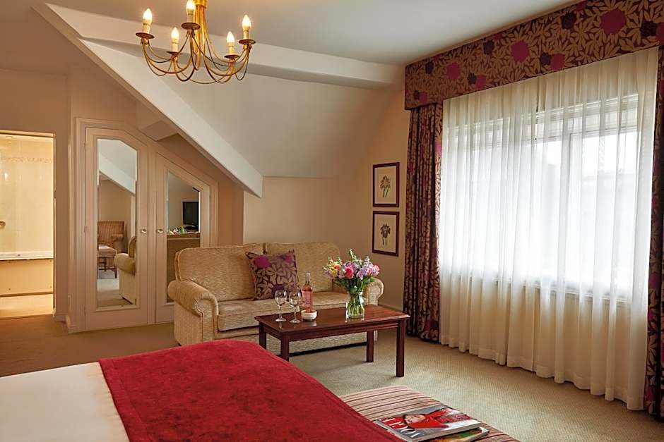 Macdonald New Blossoms Hotel