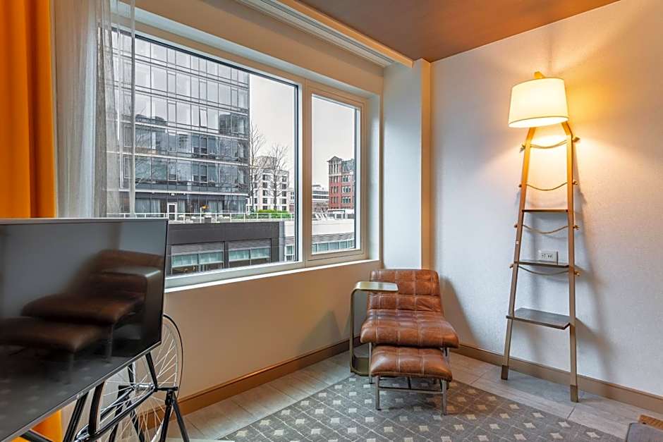 The Envoy Hotel, Autograph Collection by Marriott