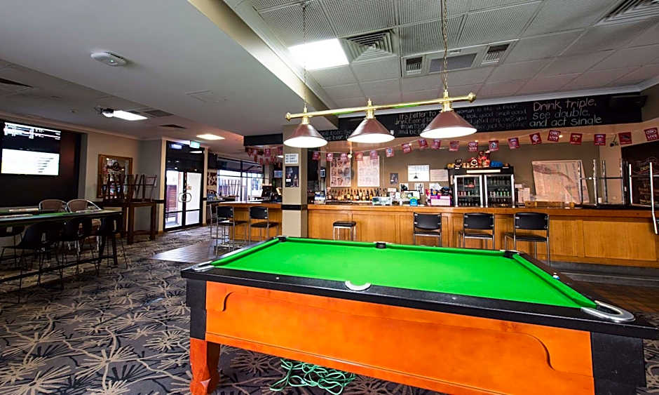 Nightcap at Rose & Crown Hotel