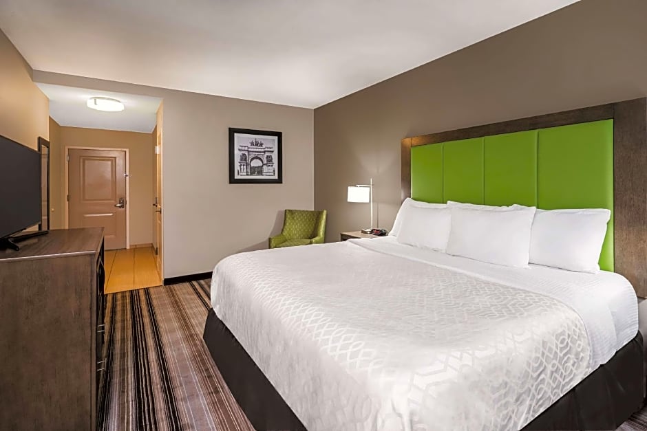 La Quinta Inn & Suites by Wyndham Brooklyn Central