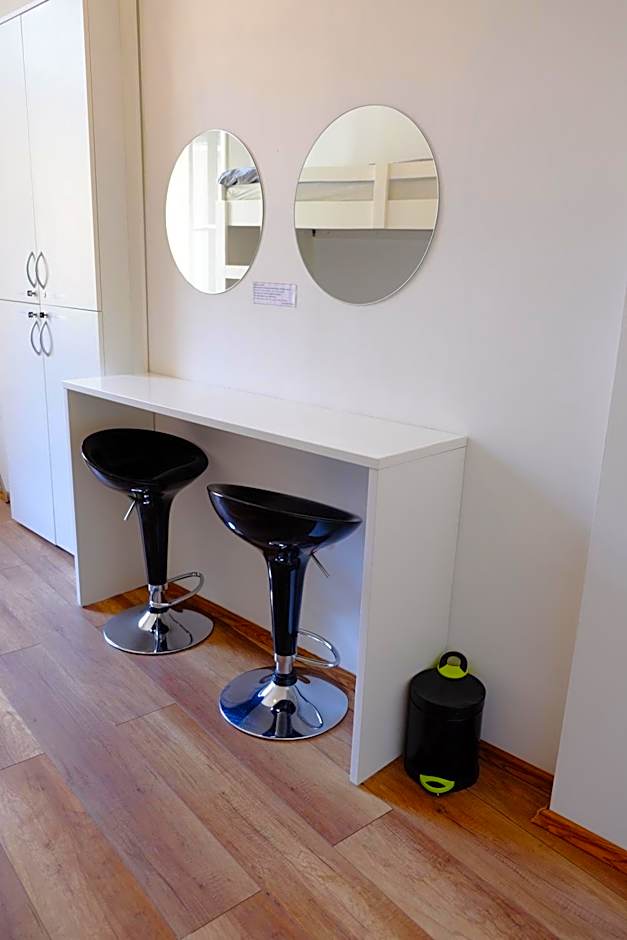 Lovecroatia Zagreb-'Paxnest' HOSTEL, No party! Cozy and quiet! Separated Men and women's Dormitory and Shower room! Indoor shoes provided! Lower beds with curtains for privacy! Maximum 4-5 beds per room! Fully prepared bed sheets! Have Laundry shop
