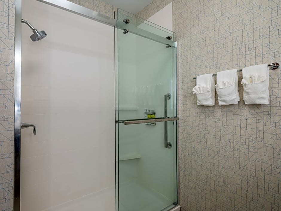 Holiday Inn Express & Suites Watertown By IHG