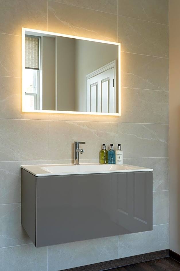 The Halston Carlisle