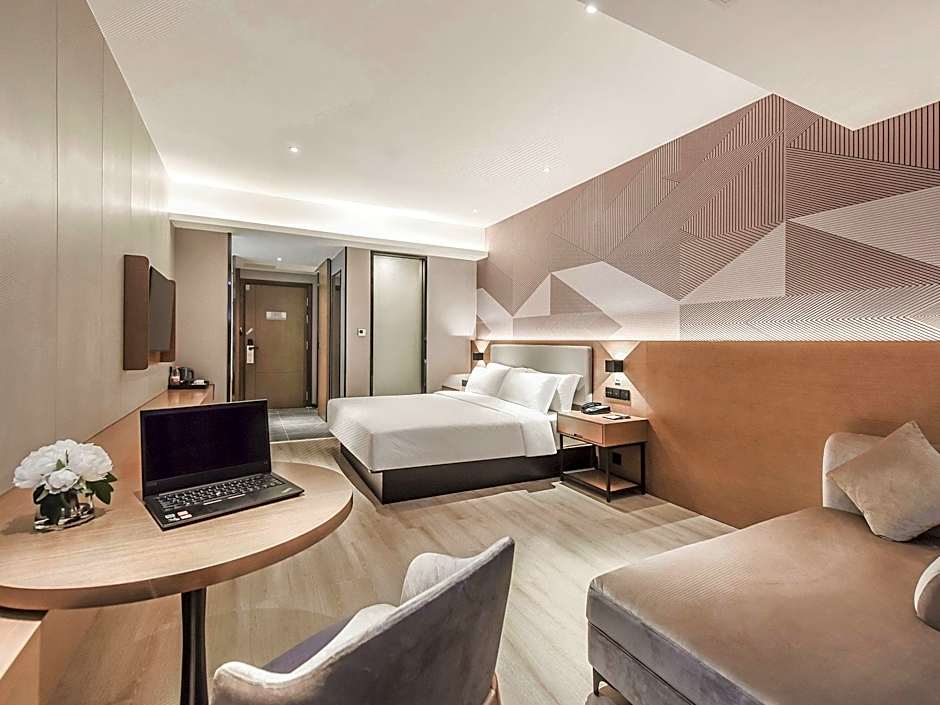 Boman Hotel Maoming High-speed ​​Railway Station South Aiqinghai Shopping Park