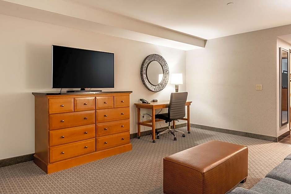 Drury Plaza Hotel Broadview Wichita