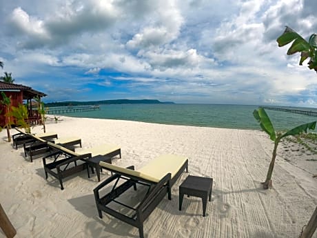 WHITE SAND ARK RESORT