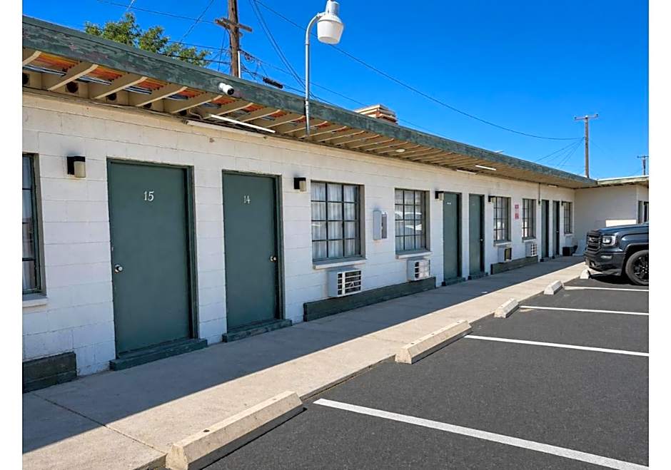 Carl's Motel