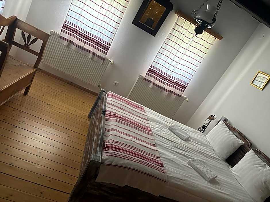 Hollóköves Vendégházak