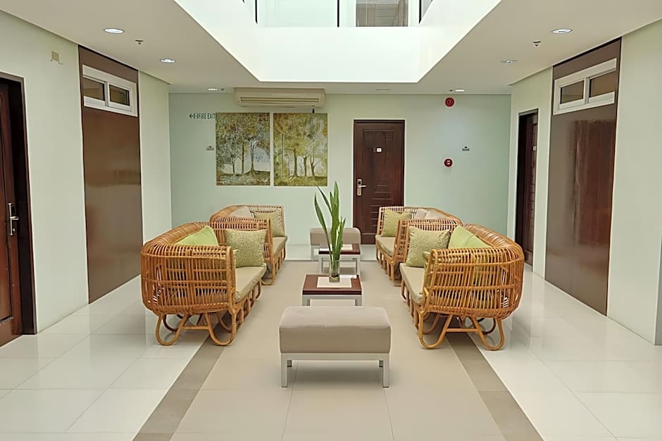 Holiday Suites Business District - Formerly Empire Suites Hotel