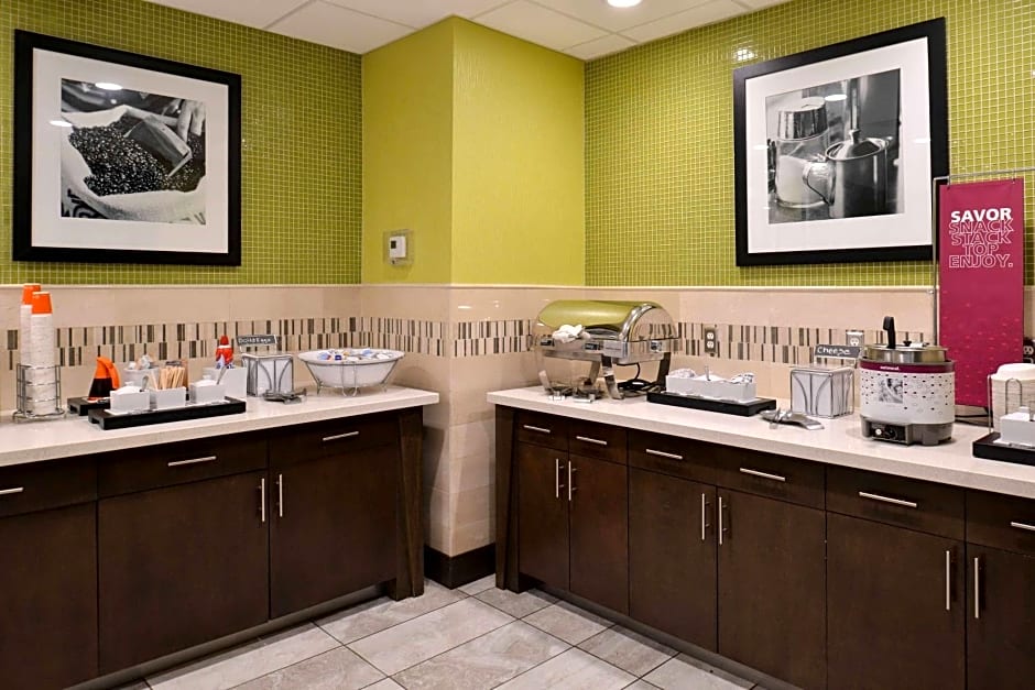 Hampton Inn By Hilton & Suites Dallas Market Center