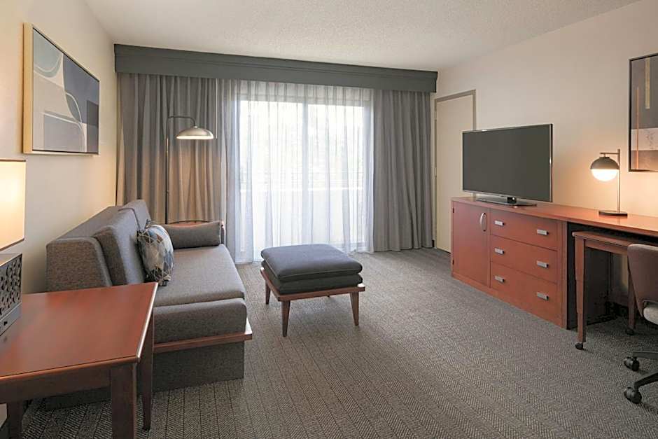 Courtyard by Marriott Louisville East