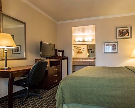 Standard Queen Room with Two Queen Beds - Non-Smoking