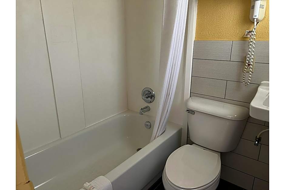 Budget Inn By OYO Toledo Perrysburg I-280