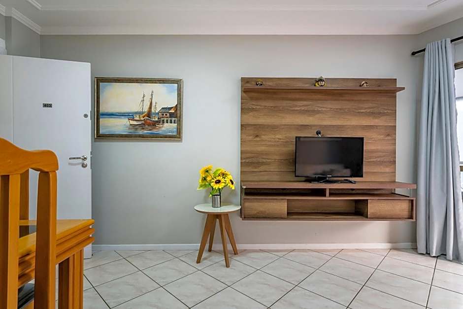 A02 - Estrela do Mar 403 A - Centro de Bombinhas - 30m do mar - Ótima localização