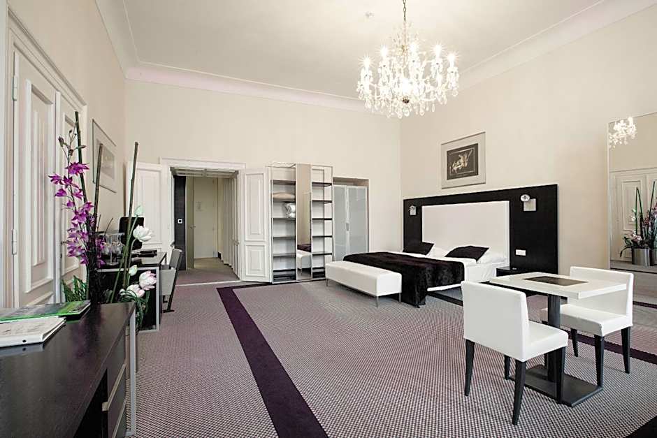 Old Town Square Residence by Emblem