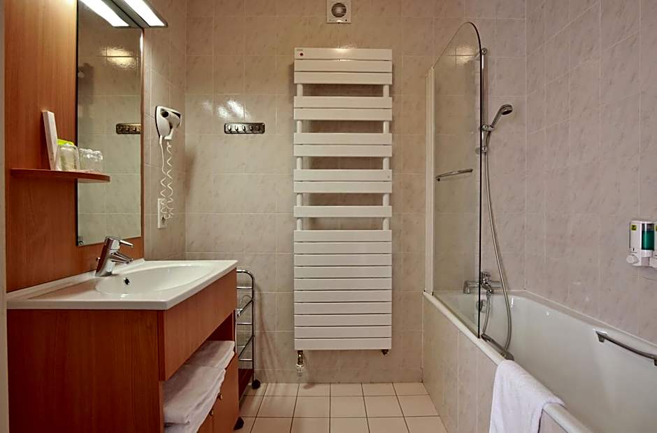 Logis Hotel des Lacs