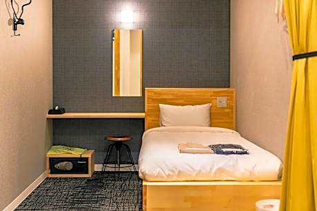 Single Room with Shared Bathroom