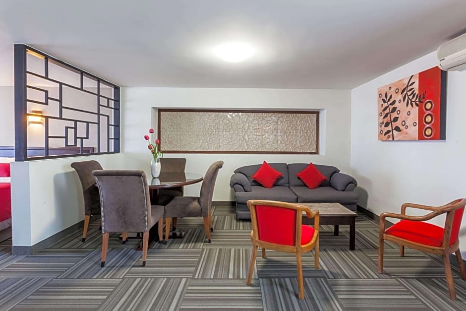 Ramada Plaza by Wyndham Leon