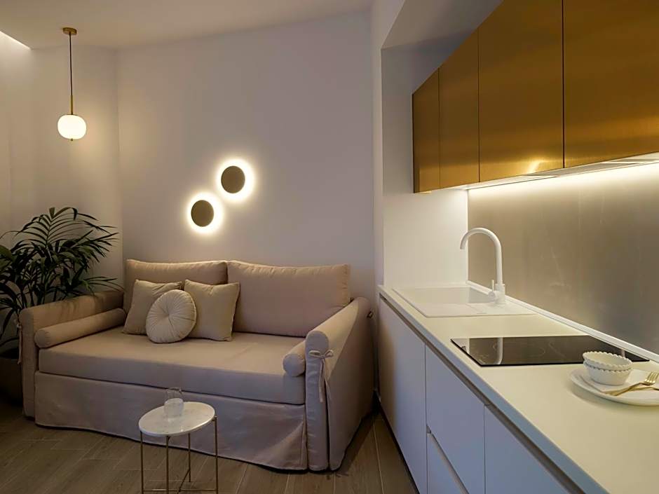 Golden Luxury Suites