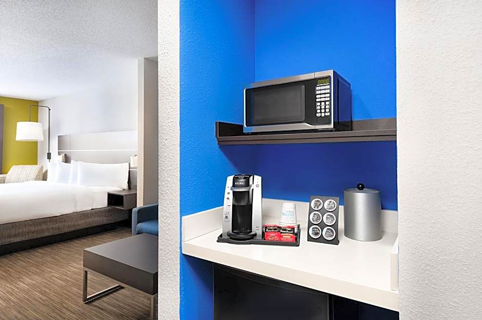 Holiday Inn Express & Suites Spring Hill By IHG