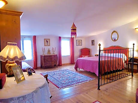 Suite with Mountain View