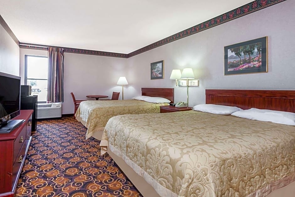 Super 8 by Wyndham Evansville North