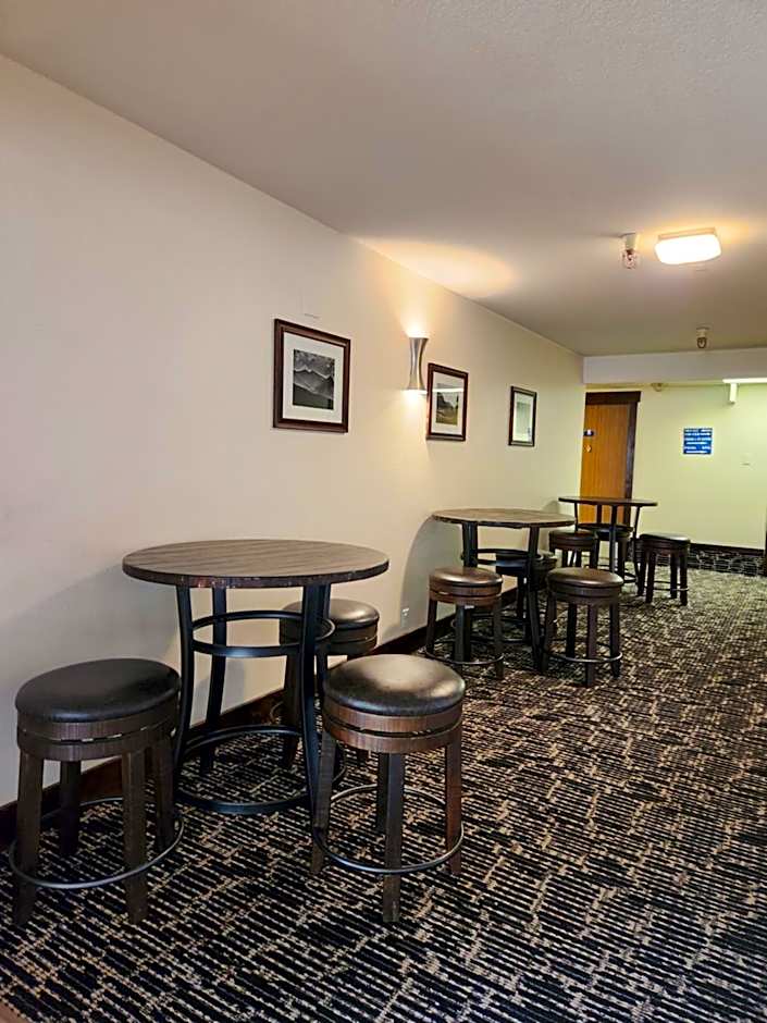 Luxury Inn & Suites