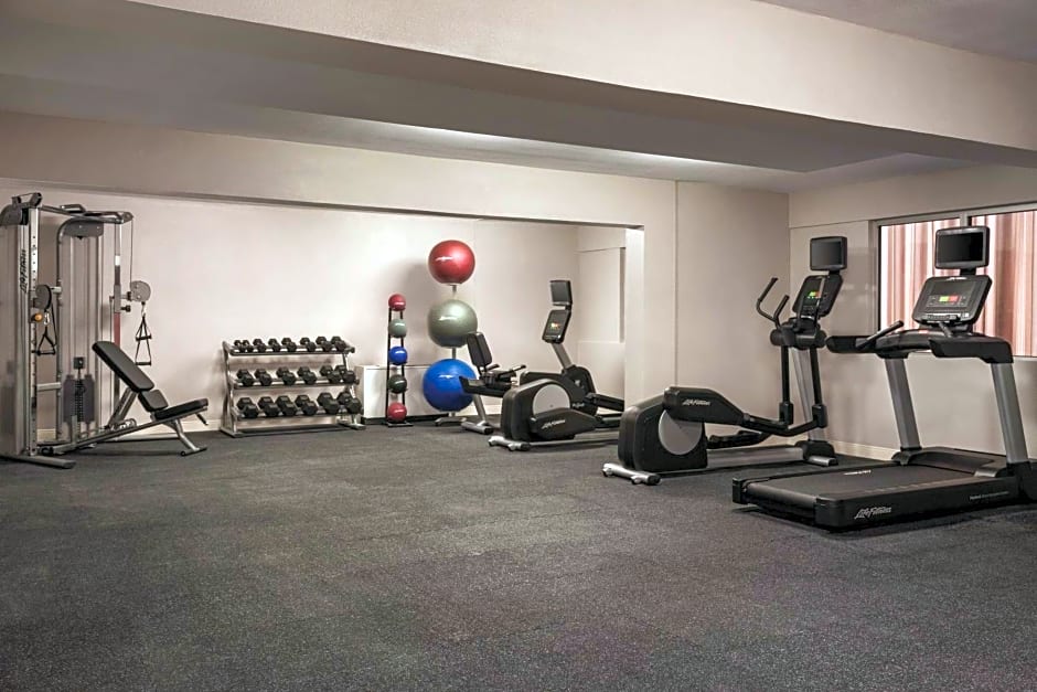 Clarion Hotel Milwaukee Airport – Milwaukee, WI