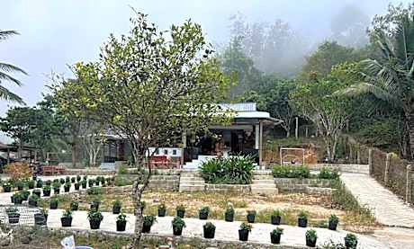 Nui Cam Homestay