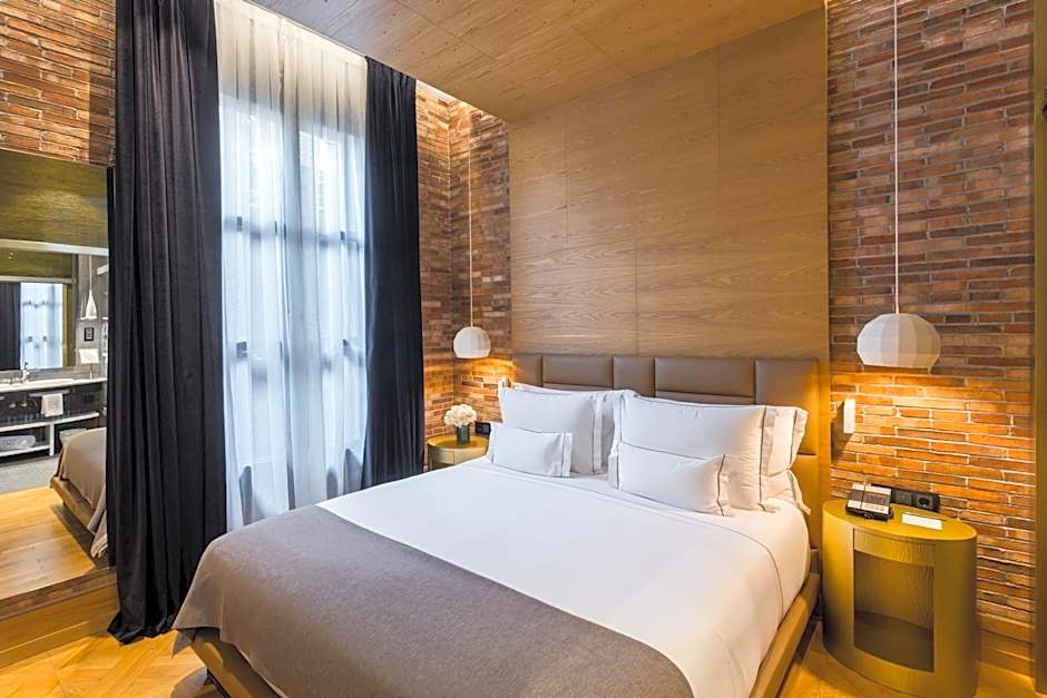 Monument Hotel