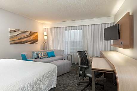 King Room with Sofa Bed and Adapted Tub - Mobility and Hearing Accessible